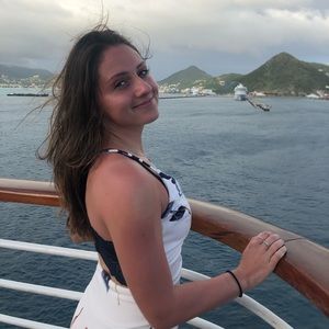 Meet your Posher, Olivia